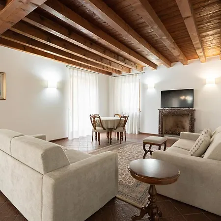 Centralissima E Antica Residenza Cappello - Domus