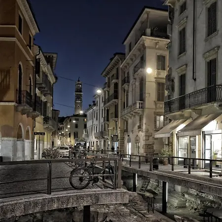 Domus - Centralissima E Antica Residenza Cappello شقة فيرونا