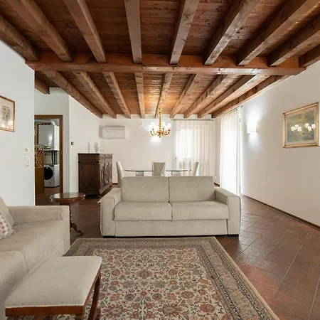 شقة Domus - Centralissima E Antica Residenza Cappello فيرونا