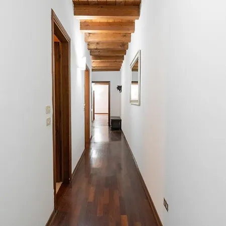 شقة Domus - Centralissima E Antica Residenza Cappello فيرونا