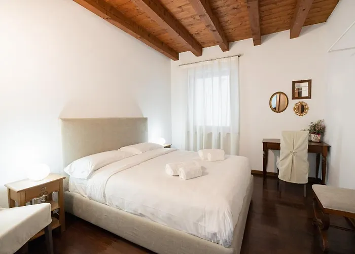 Domus - Centralissima E Antica Residenza Cappello * Верона