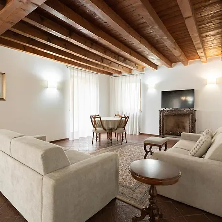 Domus - Centralissima E Antica Residenza Cappello