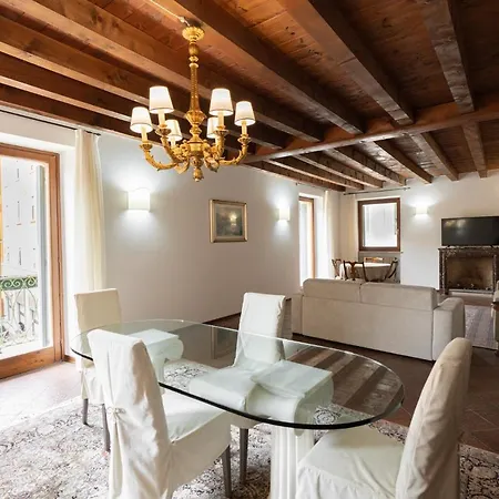 Domus - Centralissima E Antica Residenza Cappello Apartment *