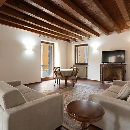 Apartment Domus - Centralissima E Antica Residenza Cappello