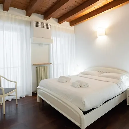 Domus - Centralissima E Antica Residenza Cappello Apartment