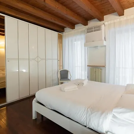 Apartment Domus - Centralissima E Antica Residenza Cappello *