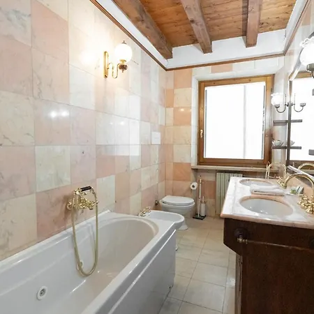 Apartment Domus - Centralissima E Antica Residenza Cappello Verona