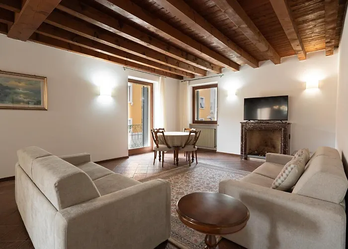 Apartment Domus - Centralissima E Antica Residenza Cappello