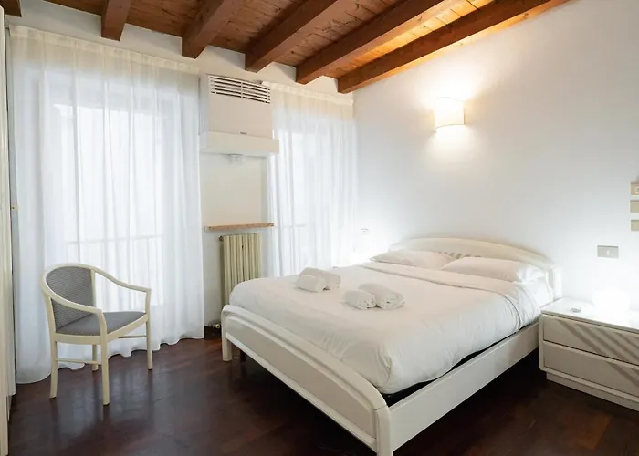 Domus - Centralissima E Antica Residenza Cappello Apartment