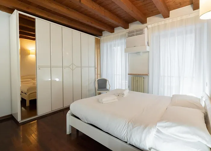 Apartment Domus - Centralissima E Antica Residenza Cappello *