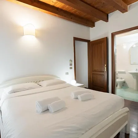 Domus - Centralissima E Antica Residenza Cappello * ורונה