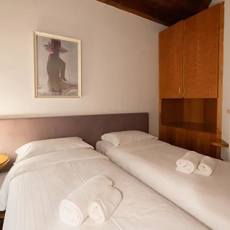 Centralissima E Antica Residenza Cappello - Domus Apartament Werona